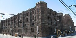 Kink.com: a produtora de BDSM que ocupou o antigo Armory de São Francisco